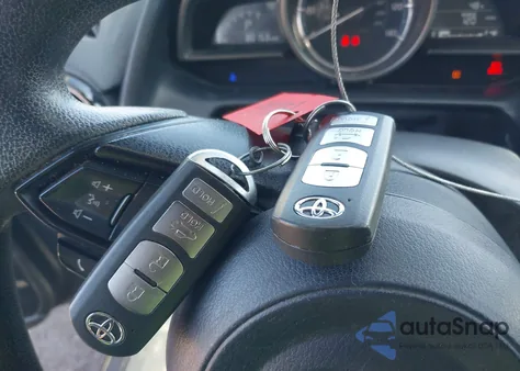 2020 Toyota Yaris Le из США, поврежденный, VIN 3MYDLBYV6LY715395